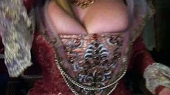 AMATEUR CHUBBY PLAYS WITH PUSSY BIG BOOBS