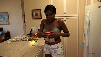 Your date with Yara Skye is filled with conversations, flirting and pleasure for your cock: Porn