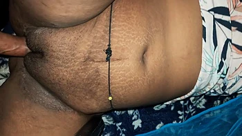 Desi Hot Aunty Ko Aadhi Raat Ko Plang Thod Chudai Kii