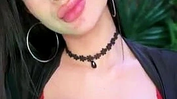 Cute amateur webcam teen girl toying pussy on webcam