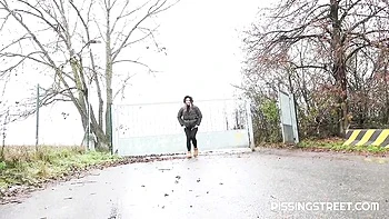 Beautiful Naomi Bennet at long hair clip