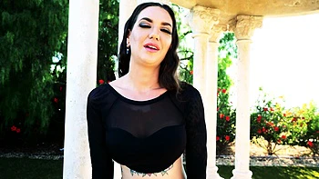 JOI BBC Shows Her Seductive Body