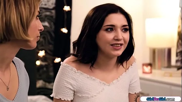 Blonde gives her stepsis her first lick