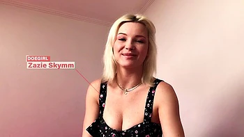 Big booty girl opens her ass and pussy in solo