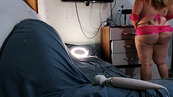 Aaliyah Hadid In Seu Cuzinho Apertado!