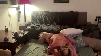 elle se fait demonter le cul en show cam