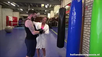 Lekker neuken bij de gym!