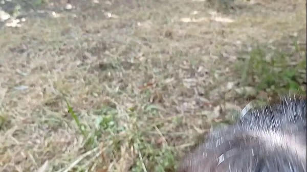 Raquel sem máscara pagando boquete para desconhecido no meio da rua durante o dia