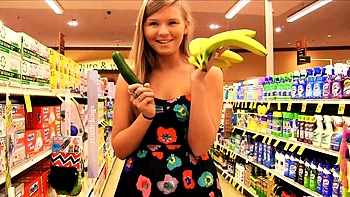 Latina teen Renae Cruz hot solo dildo masturbation