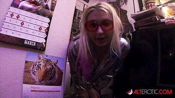 Slutty Leya Falcon's big tits action