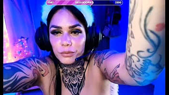 Big boob brunette masturbates on webcam