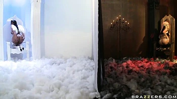 High-heeled hotties Lea Lexis and Kelly Divine love this big cock