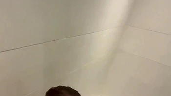 la douche coquine avec maeva