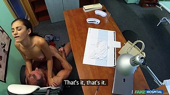 Curvy Brunette Kiss Gets Missionary and Blowjob