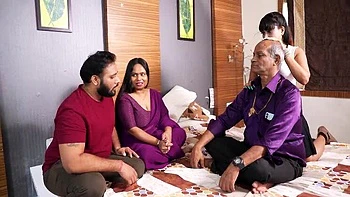 Indischer Stiefsohn fickt Stiefmutter & Cousine im Sommerorgie