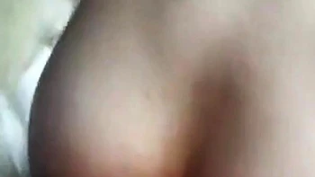 Первый анал шведской любительницы в интеррасовом двойном проникновении