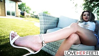 Tera Winters' Tattooed Feet Slave Gets Footjob