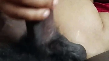 Mallu Chechi Seduces Husband’s Friend With Handjob