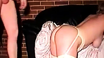 Rousse blonde milf en levrette, éjac close-up