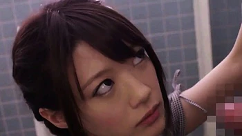 Heiße japanische Teen-Schlampe wird hart von Lehrer gefickt