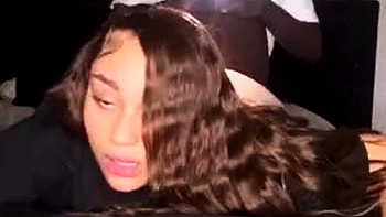 Sevyn Janae suce et se fait baiser en levrette interracial