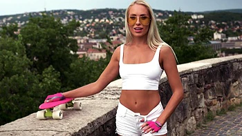 Альберто Бланко трахает лысую киску Анжелики Грейс