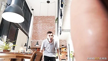 Blonde milf Sienna Day baisée par deux grosses bites