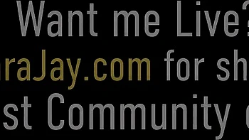 Sara Jay de peitos enormes e boquete doggy