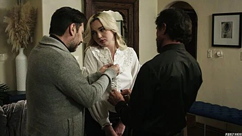 Пышногрудая блондинка Лекси Лор в сумасшедшем групповом трахе с кончами