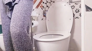 Amateur Savannah Pee & Fart with Tight Pussy and Tits