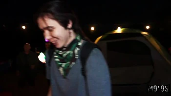 Jeune salope Violet Voss chevauche grosse bite fort