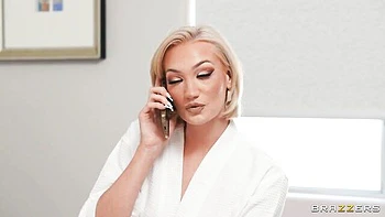 Sarah con tetas y culo grandes, blowjob y perrito