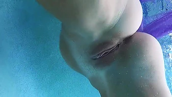 Blonde Milf Masturbates Underwater Solo