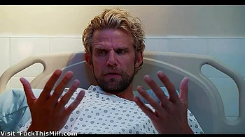 Брюнетка MILF трахается наездницей и сзади