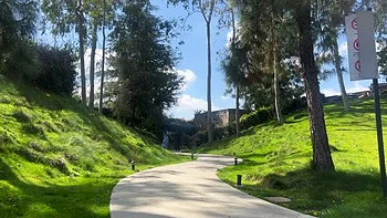 Petite latina Aubry Babcock en doggy hardcore et fellation