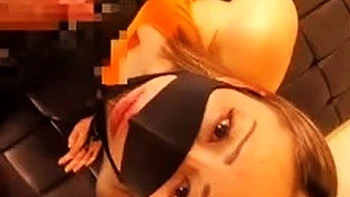 Nikumaluya im Kostüm anal gefickt mit Fingern und Strap-on