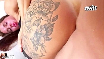 Latina gostosa de peitos grandes leva creampie anal profundo