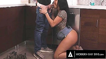 Curvy Stepmom Mona Azar Dares Plumber To Fuck