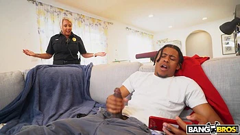 Blonde Milf fickt hart im Reiter- und Doggy-Stil