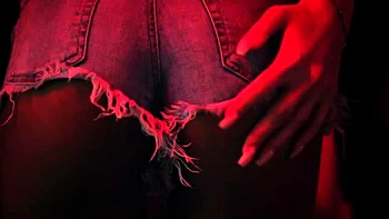 Lia Lin y Mensia Francis en trio teen duro con mamada