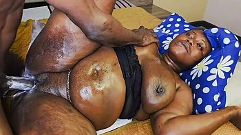 Black Granny Squirts on Huge BBC - Amateur Hardcore Sex