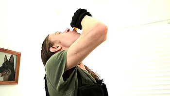 Supergirl follada a cuatro patas con Sky Blue y su gran polla