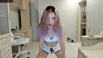 Sexy Asian babe dances in gym outfit