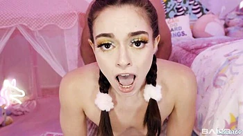 Sophia Burns suce et se fait baiser son gros cul