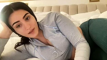 Amateur Babe Missy Naked in Public