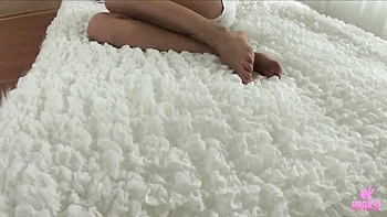 Ninfómana rubia deseable monta y folla duro