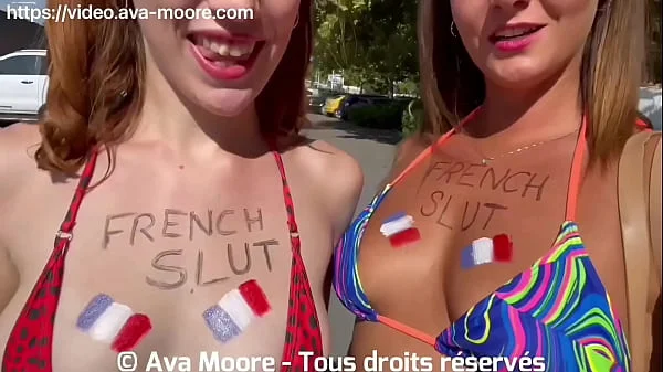 Deux jeunes salopes françaises sucent des inconnus sur la plage naturiste du Cap d'Agde