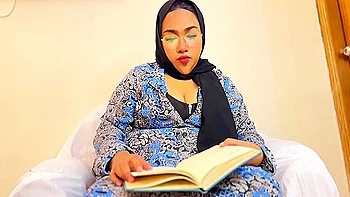 18yo Neighbor Fucks 45yo Arab Milf in Hijab