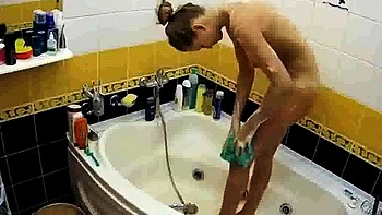 Stepsister Shaves Pussy and Shows Off in Shower
