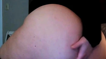 Hot Babe Masturbates and Shows Off Her Big Ass on Cam